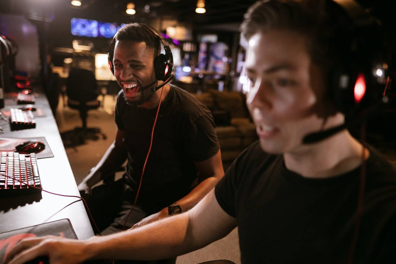 men playing games on PC -  Darren Yaw Wife